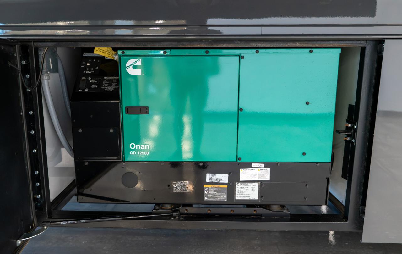 Show Hauler Moterhome  2024