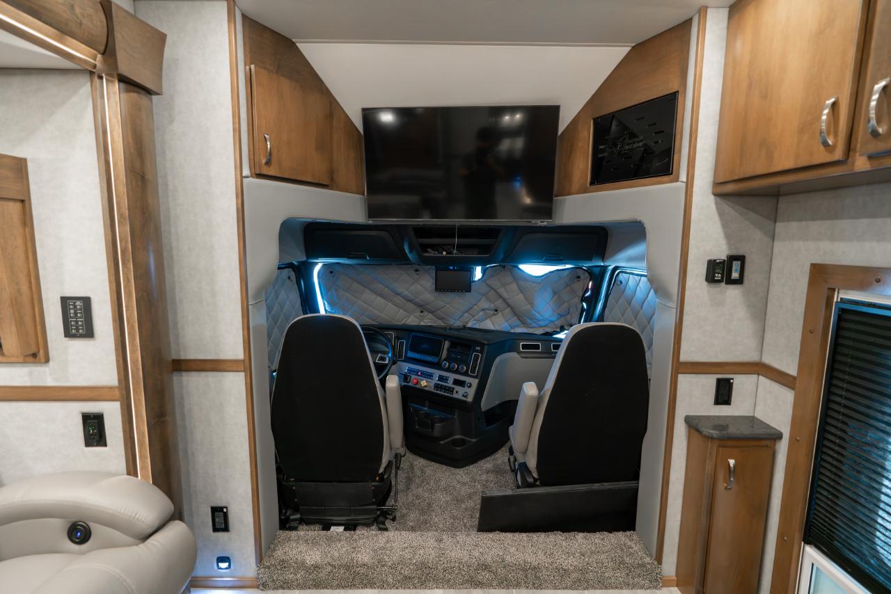 Show Hauler Moterhome  2024