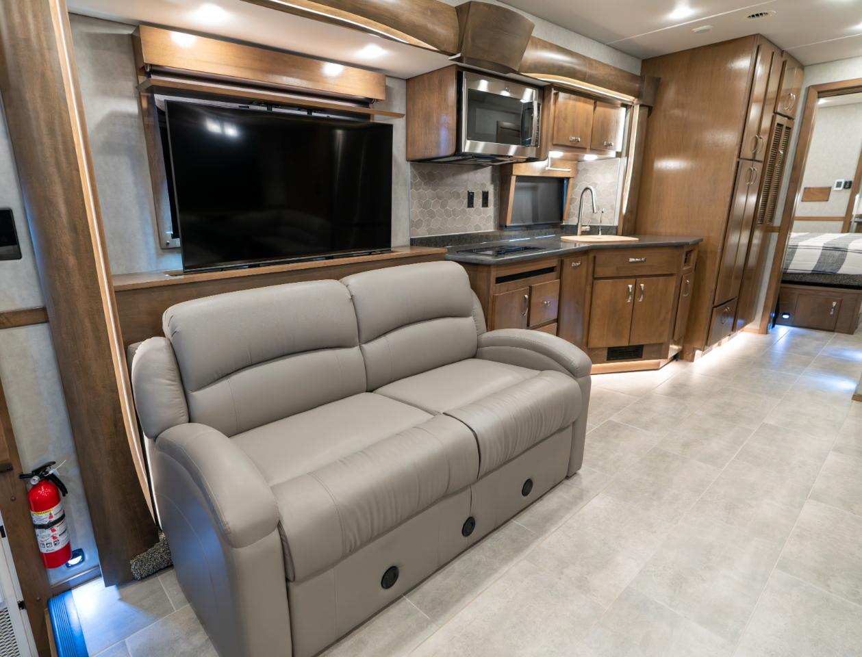 Show Hauler Moterhome  2024