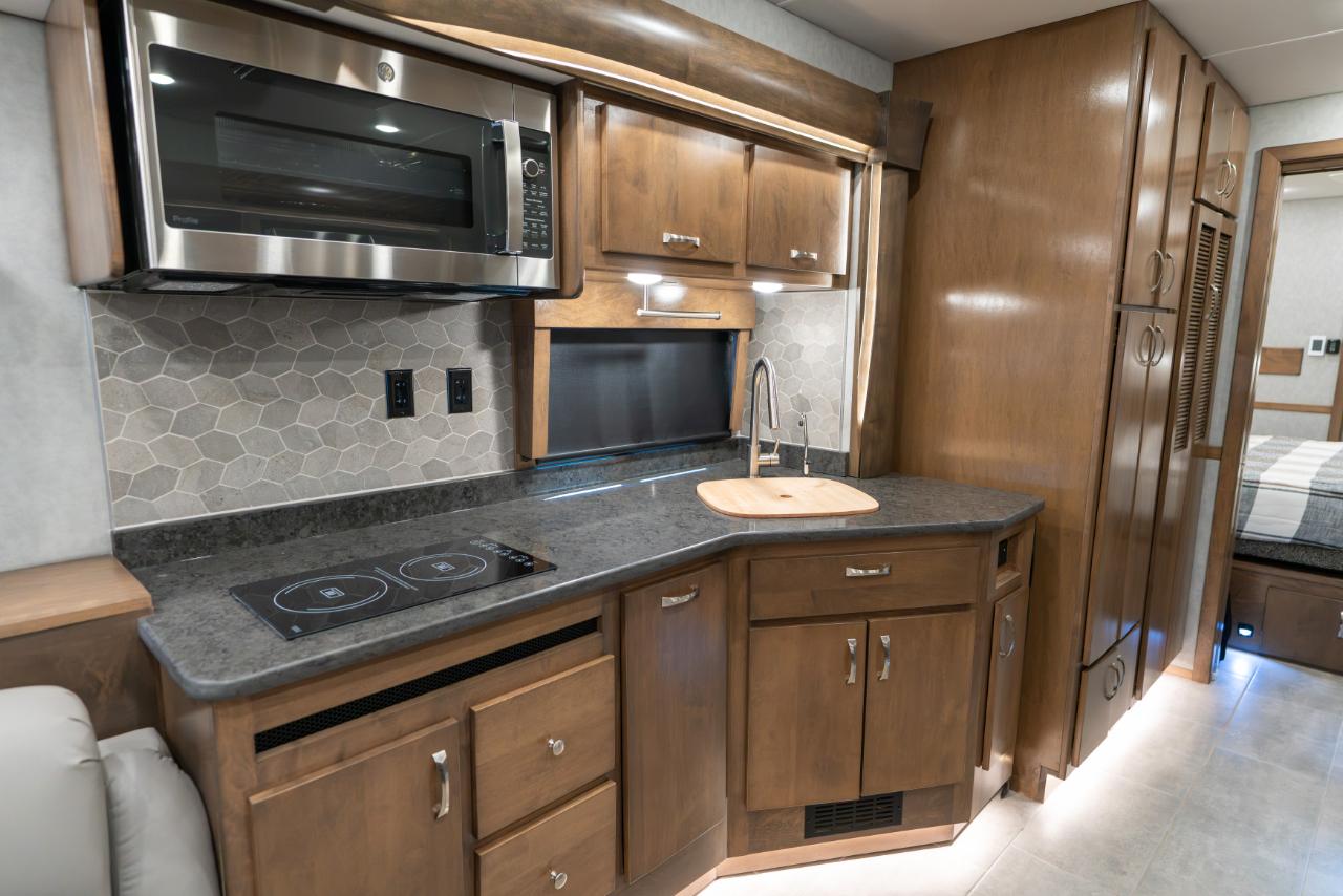 Show Hauler Moterhome  2024