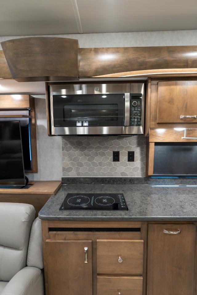 Show Hauler Moterhome  2024