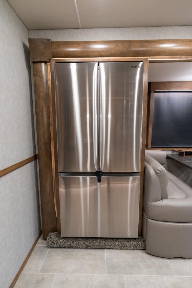 Show Hauler Moterhome  2024
