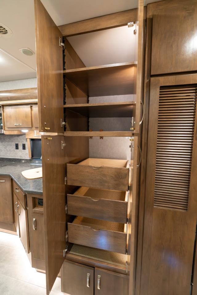 Show Hauler Moterhome  2024