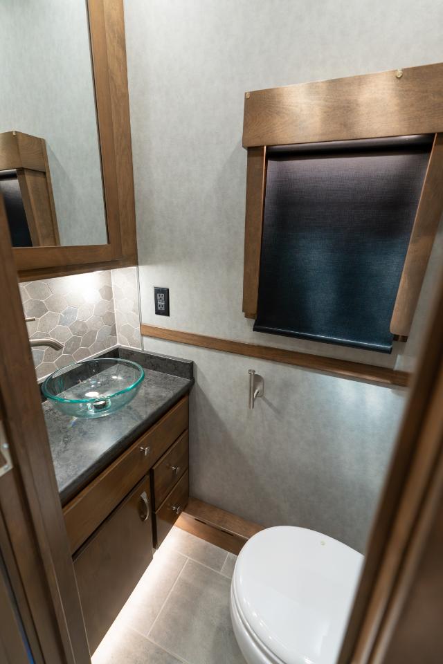 Show Hauler Moterhome  2024