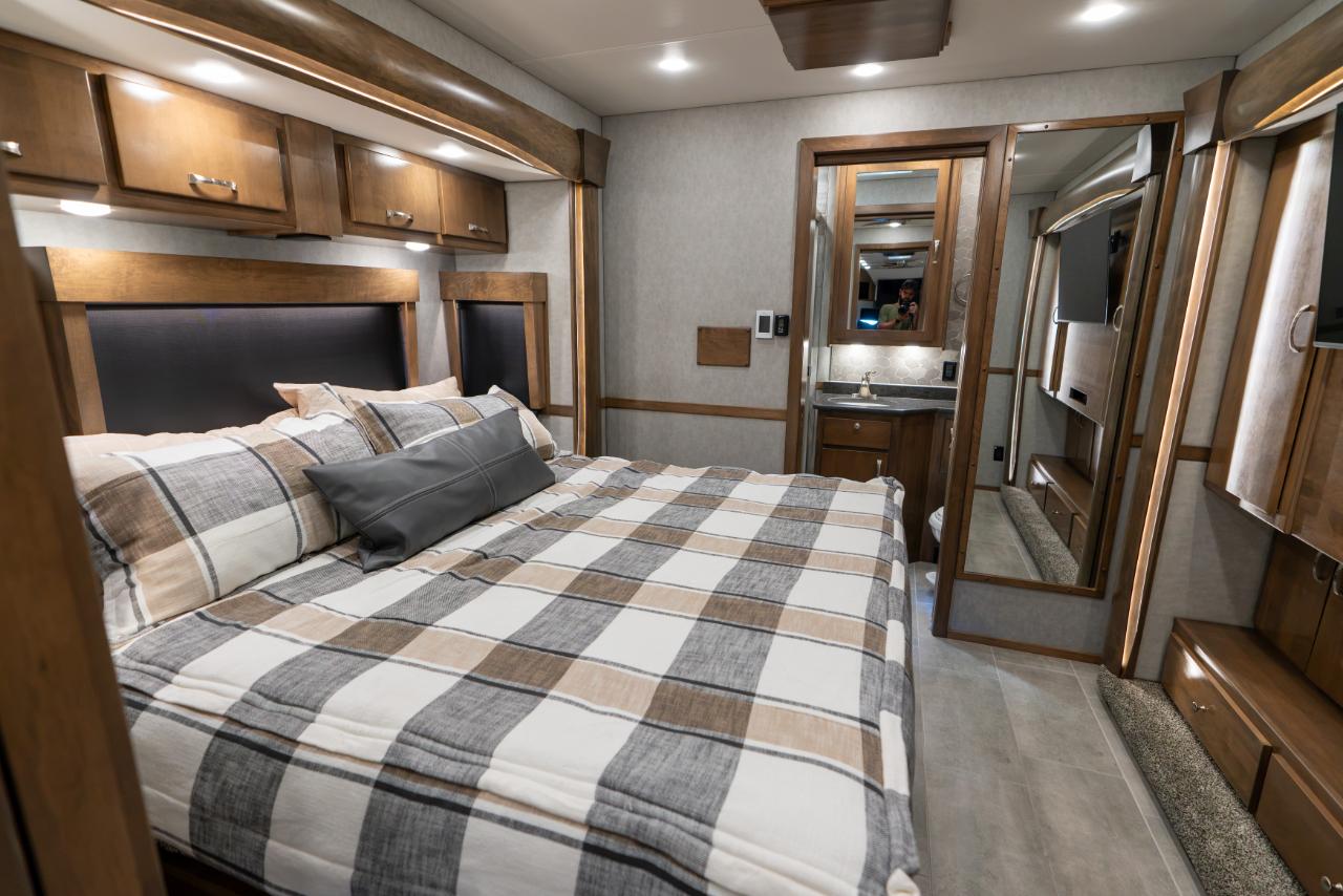 Show Hauler Moterhome  2024