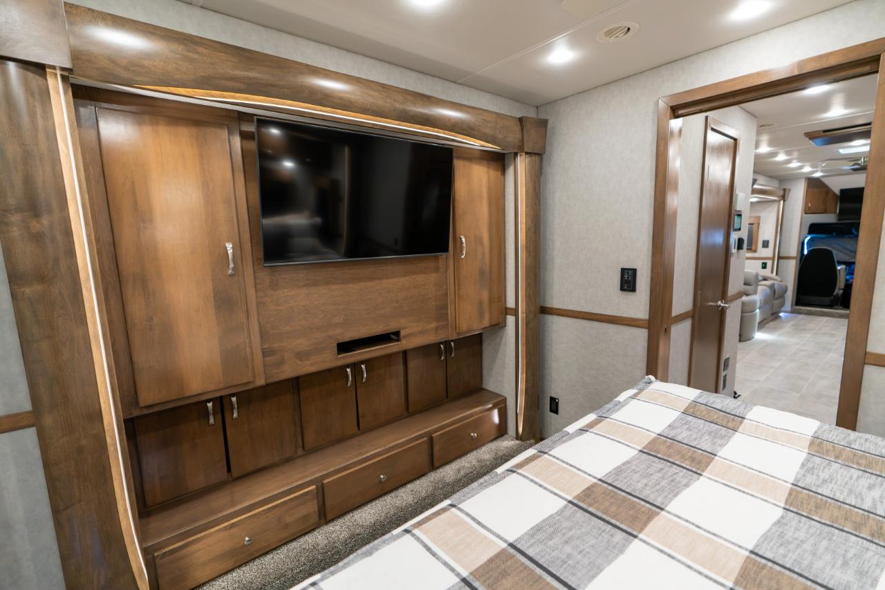 Show Hauler Moterhome  2024