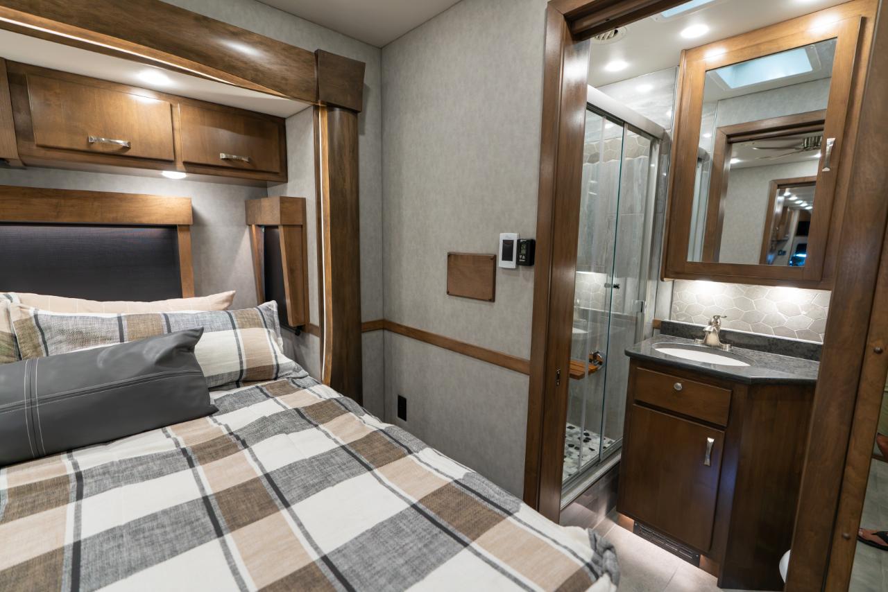 Show Hauler Moterhome  2024