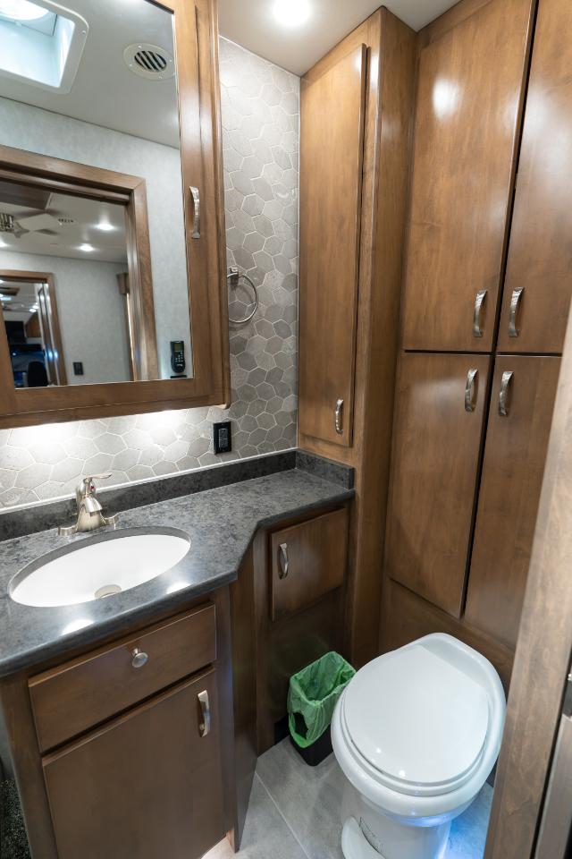 Show Hauler Moterhome  2024