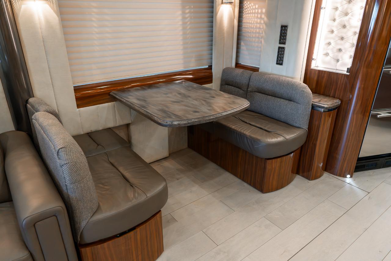 Newell Custom Coach Newell  2014