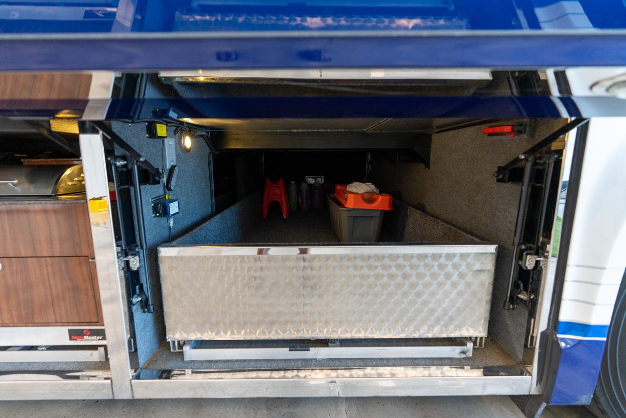 Newell Custom Coach Newell  2014