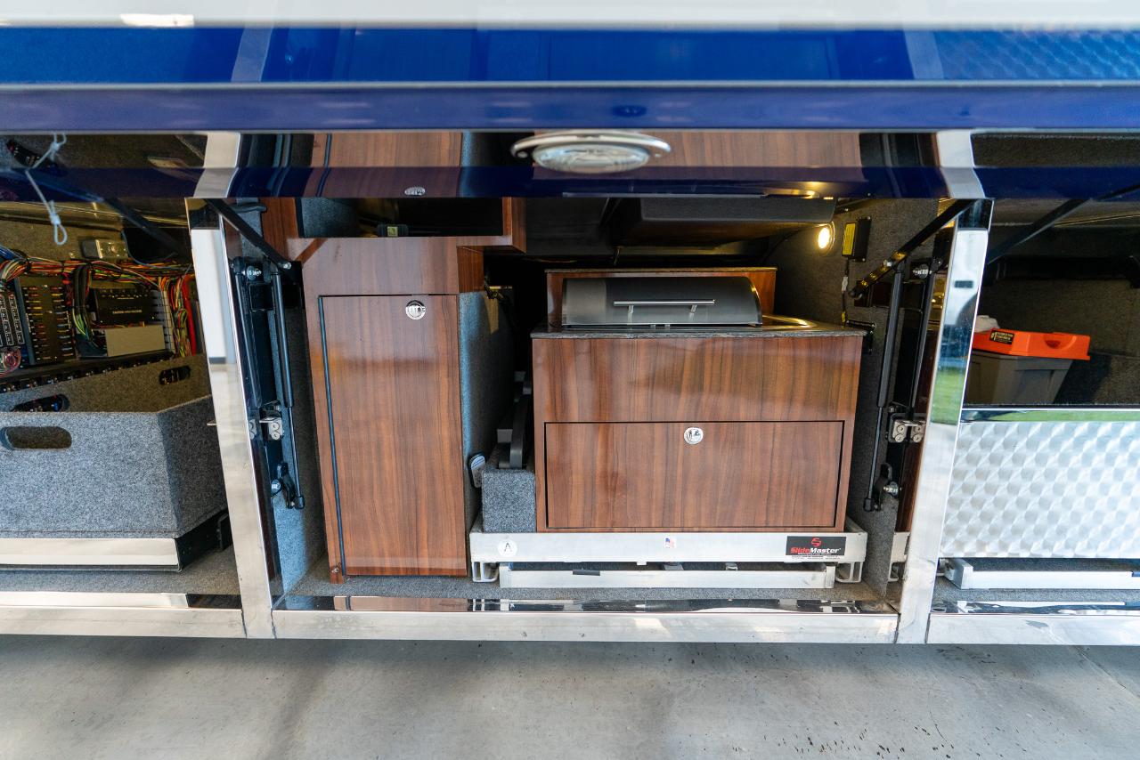 Newell Custom Coach Newell  2014