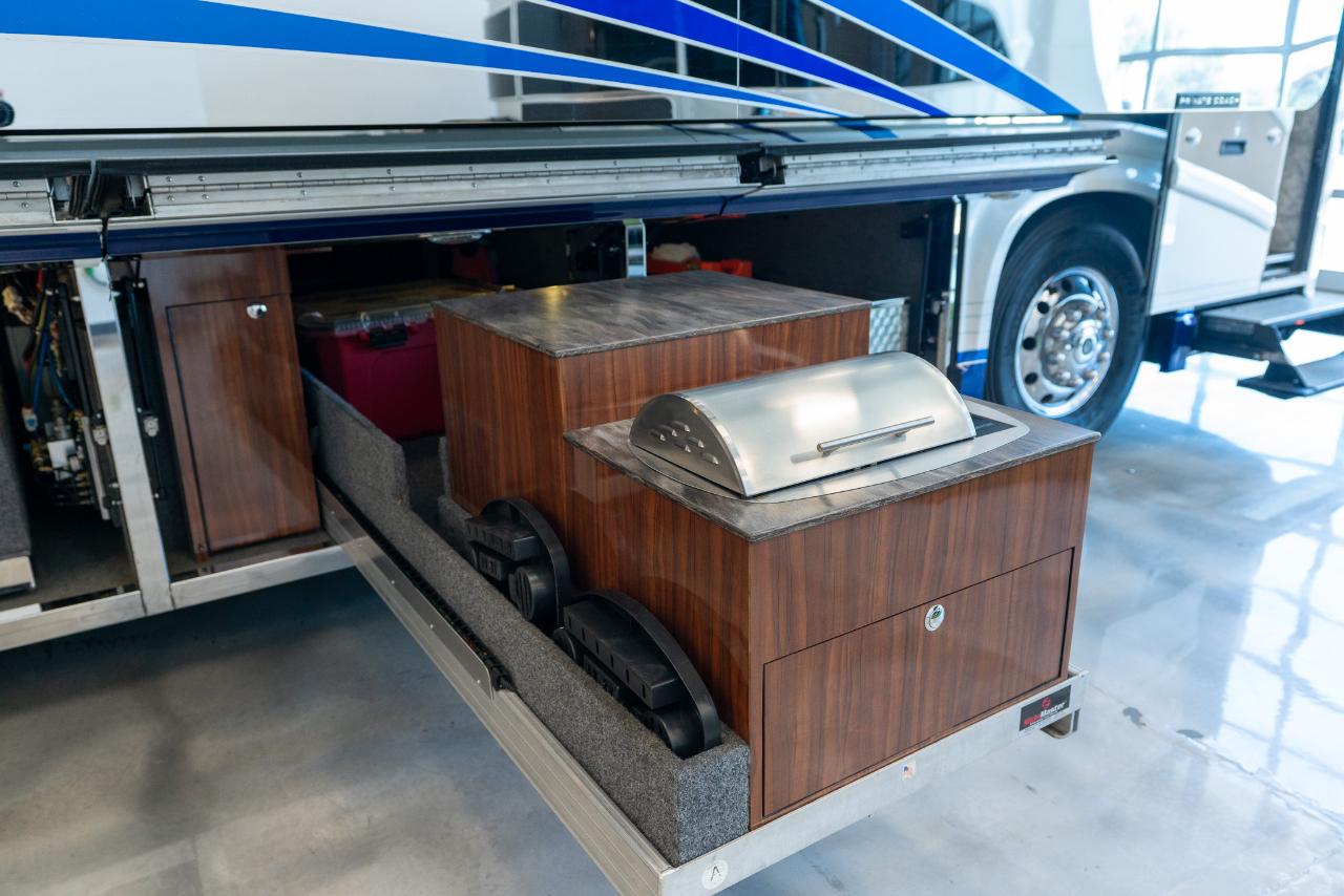Newell Custom Coach Newell  2014