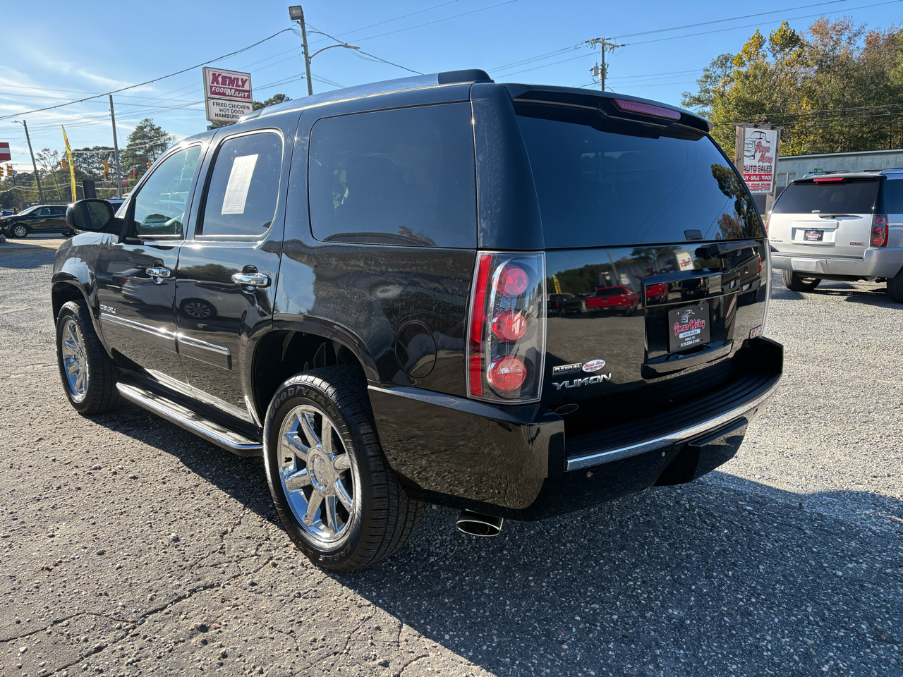 GMC Yukon Denali 4WD 2011 GMC Yukon Denali 4WD 2011
