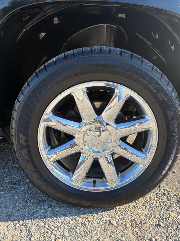 GMC Yukon Denali 4WD 2011 GMC Yukon Denali 4WD 2011