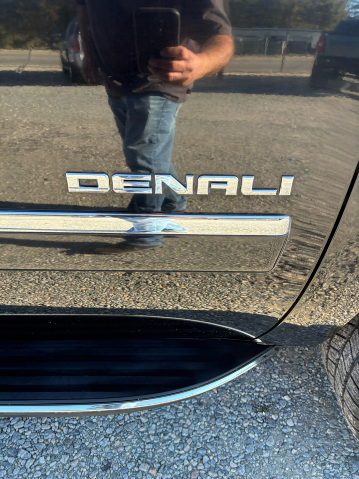 GMC Yukon Denali 4WD 2011 GMC Yukon Denali 4WD 2011