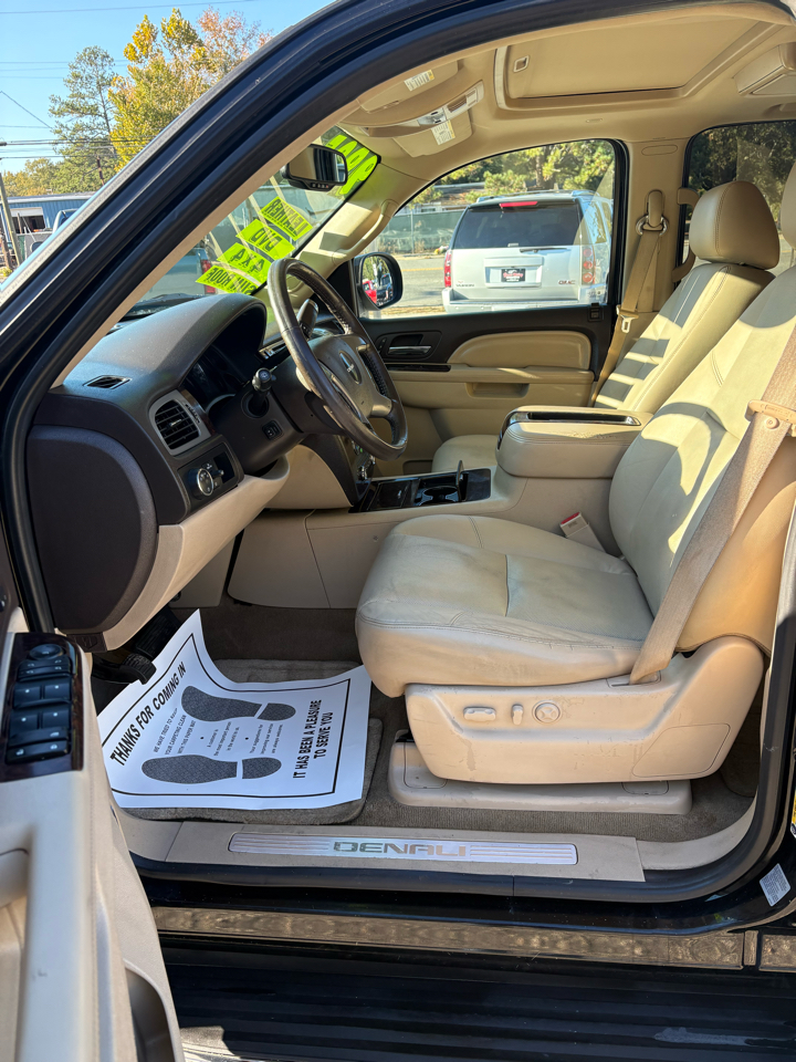 GMC Yukon Denali 4WD 2011 GMC Yukon Denali 4WD 2011