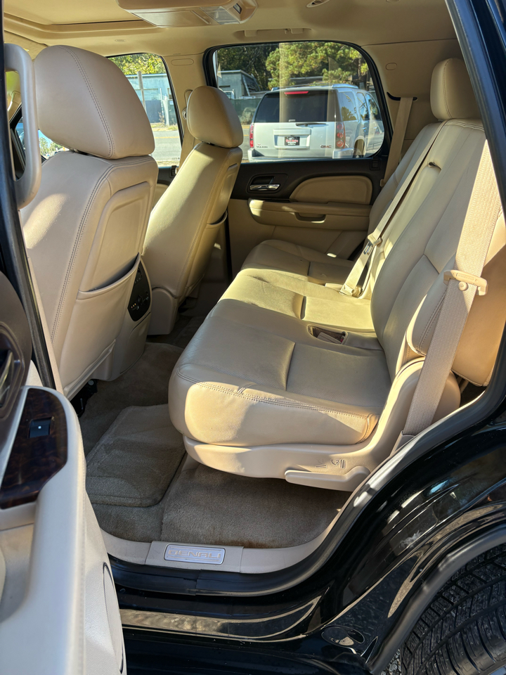 GMC Yukon Denali 4WD 2011 GMC Yukon Denali 4WD 2011