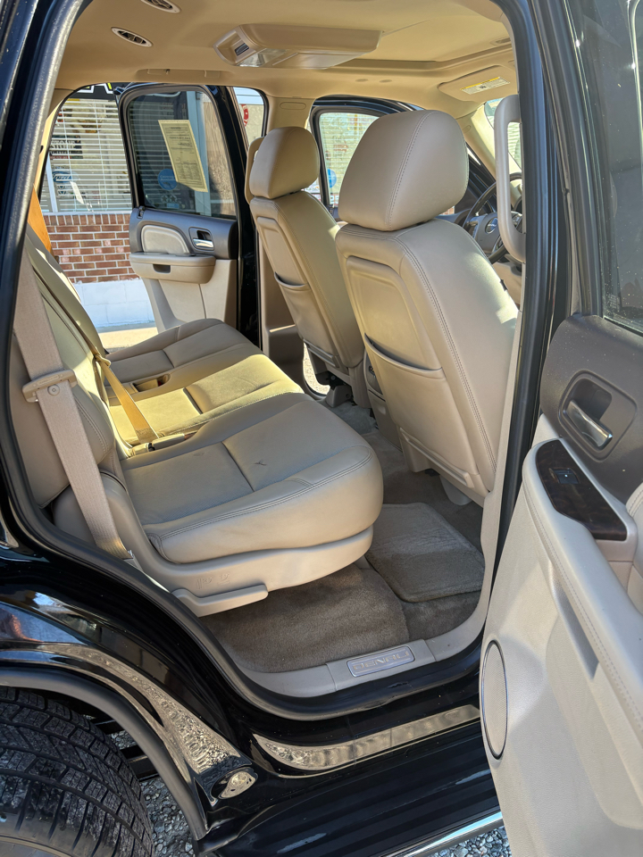 GMC Yukon Denali 4WD 2011 GMC Yukon Denali 4WD 2011