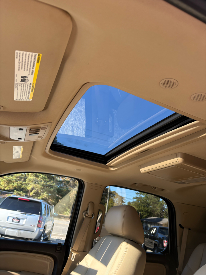 GMC Yukon Denali 4WD 2011 GMC Yukon Denali 4WD 2011