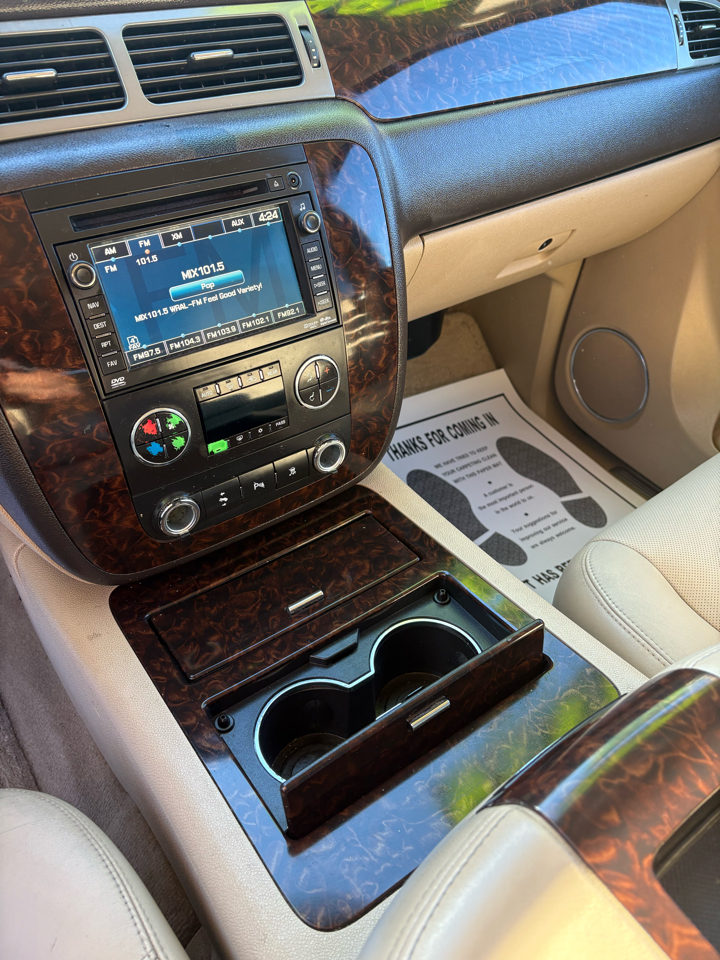 GMC Yukon Denali 4WD 2011 GMC Yukon Denali 4WD 2011
