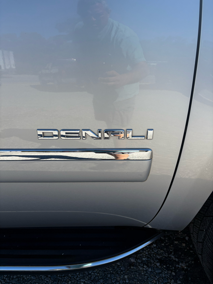 GMC Yukon Denali 4WD 2014 GMC Yukon Denali 4WD 2014