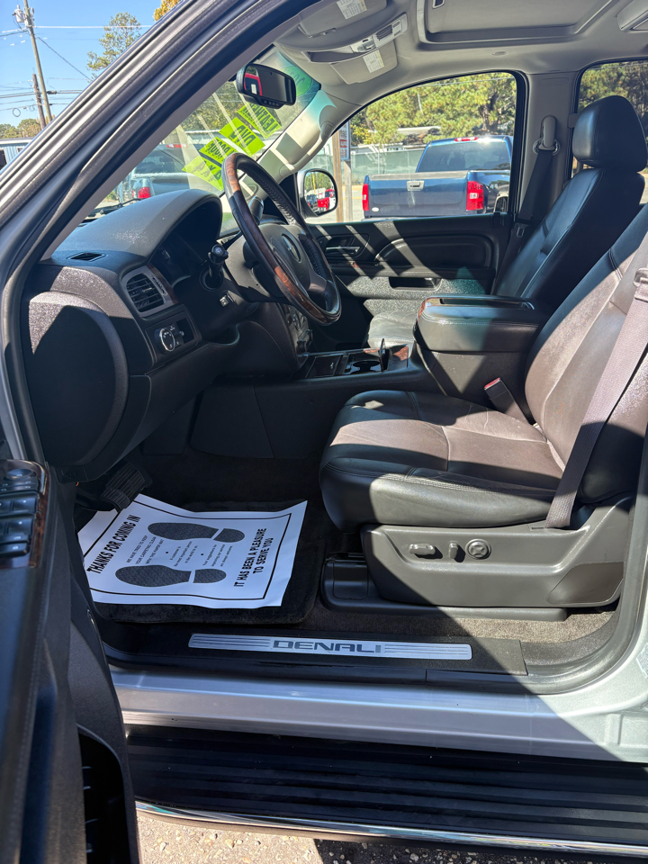 GMC Yukon Denali 4WD 2014 GMC Yukon Denali 4WD 2014