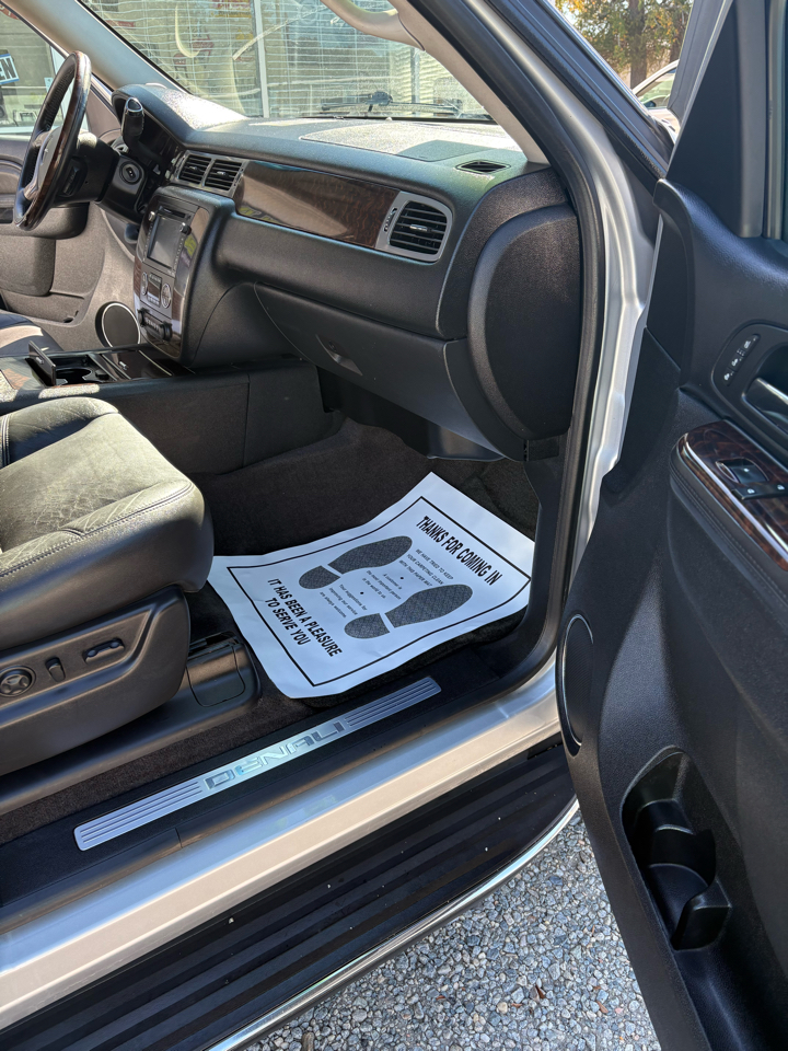 GMC Yukon Denali 4WD 2014 GMC Yukon Denali 4WD 2014