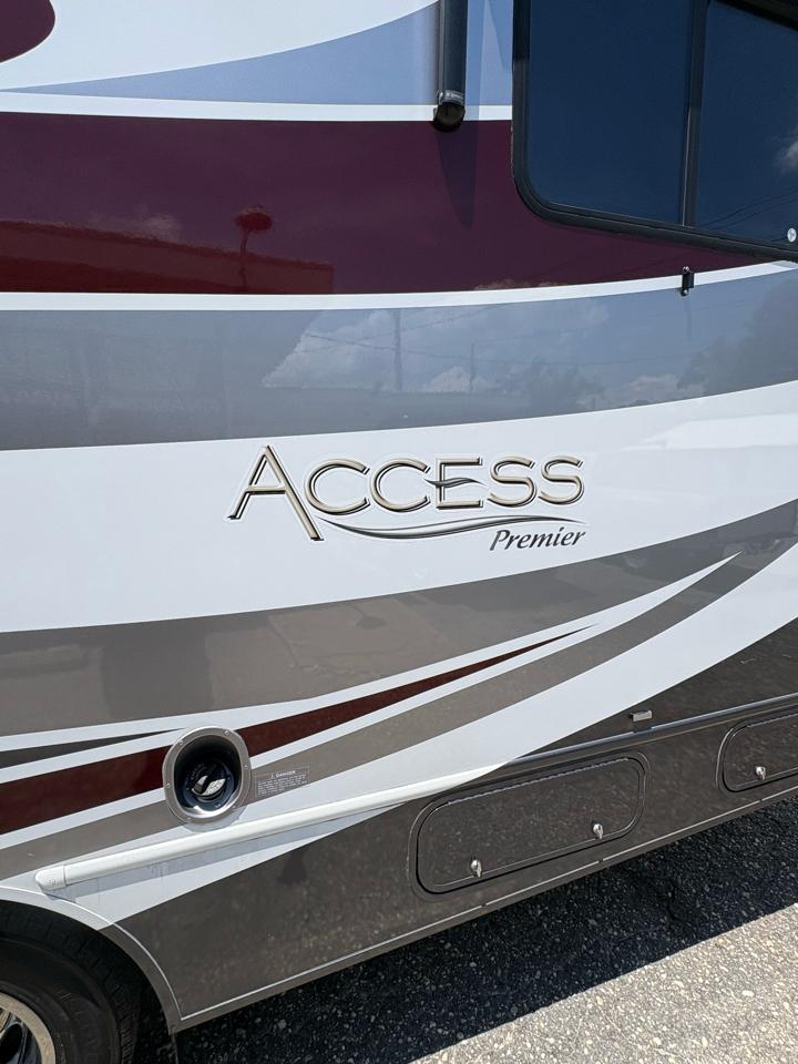 Ford Econoline E450 2012