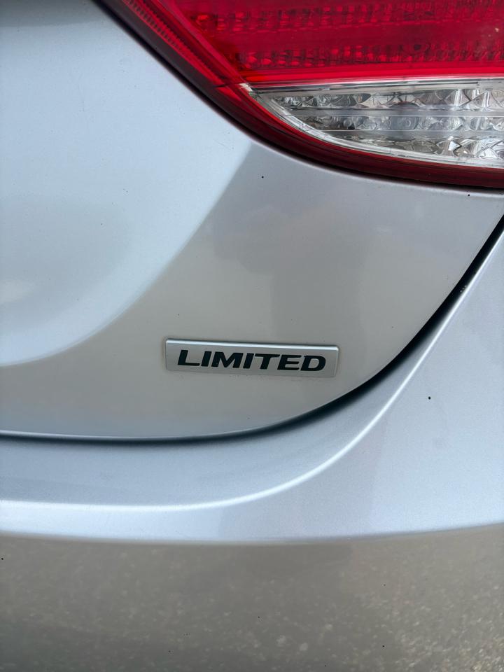 Hyundai Elantra GLS M/T 2013