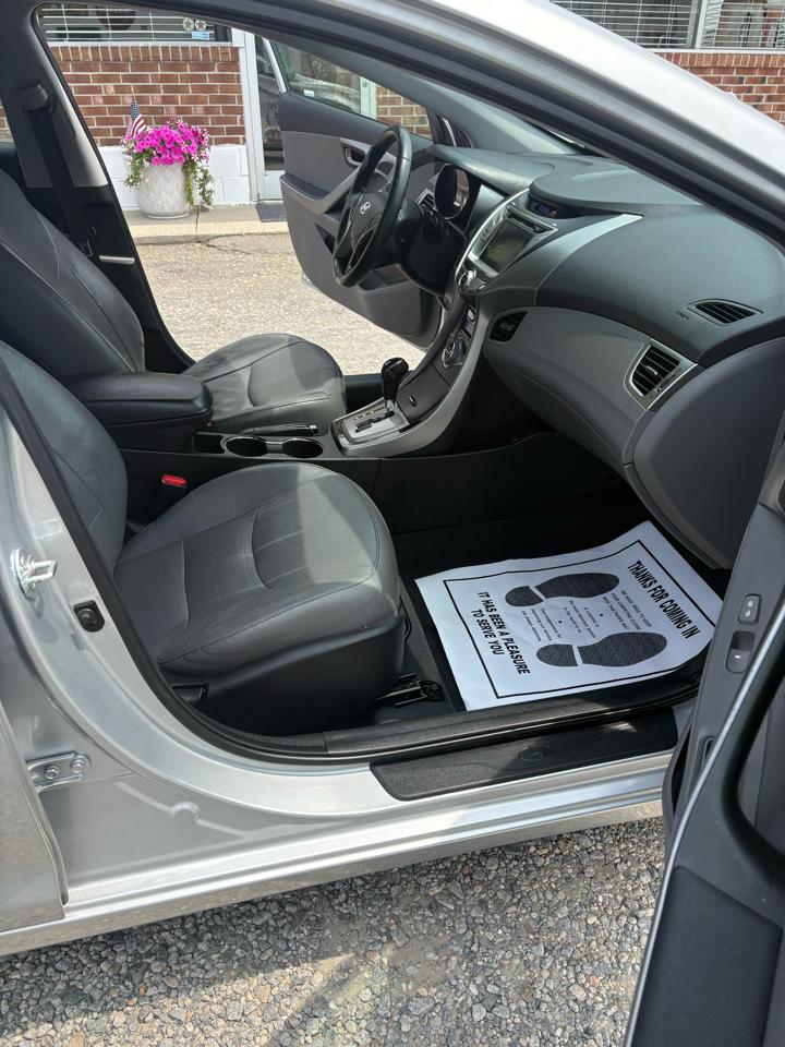 Hyundai Elantra GLS M/T 2013