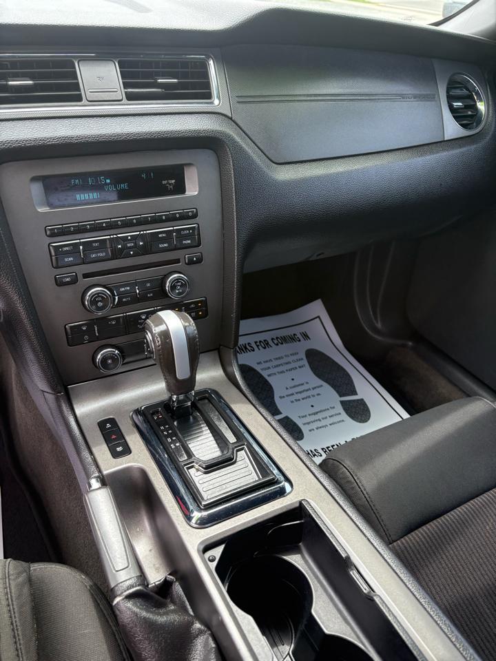 2014 Ford Mustang V6 - Photo 9