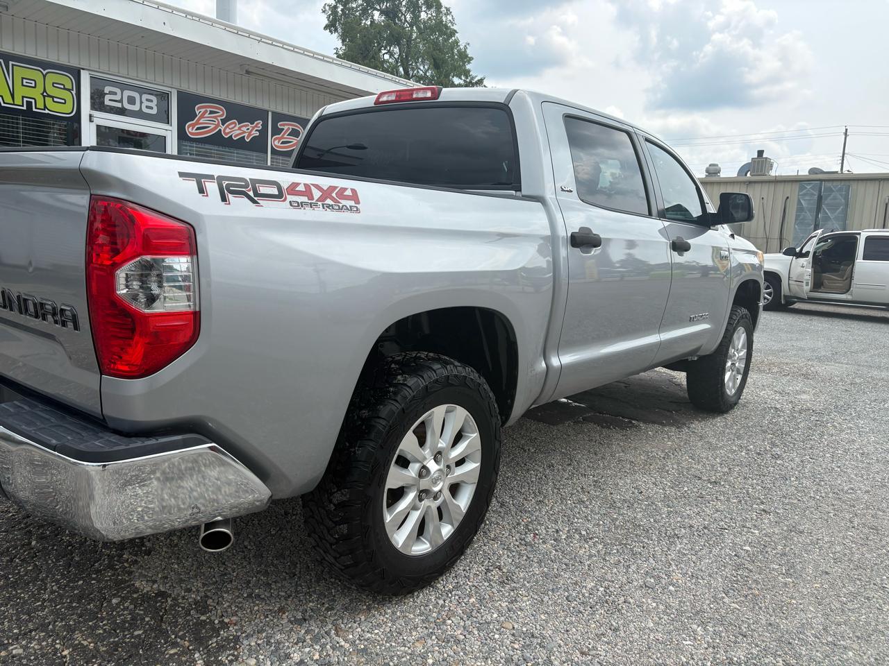 Toyota Tundra 4WD Truck CrewMax 5.7L V8 6-Spd AT SR5 (Natl) 2014
