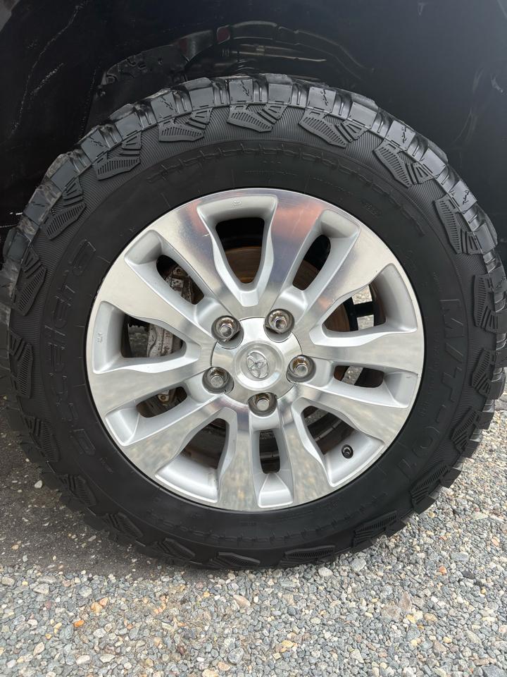 Toyota Tundra 4WD Truck CrewMax 5.7L V8 6-Spd AT SR5 (Natl) 2014