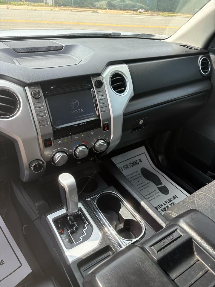 Toyota Tundra 4WD Truck CrewMax 5.7L V8 6-Spd AT SR5 (Natl) 2014
