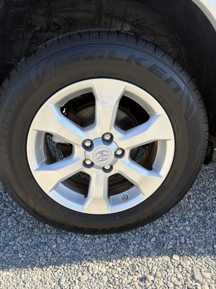 Toyota RAV4 Limited V6 4WD 2009