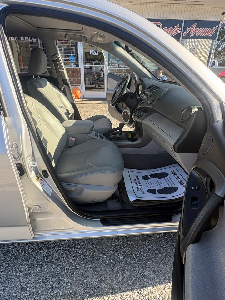 Toyota RAV4 Limited V6 4WD 2009