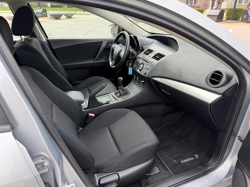 Mazda MAZDA3 i Sport 4-Door 2012