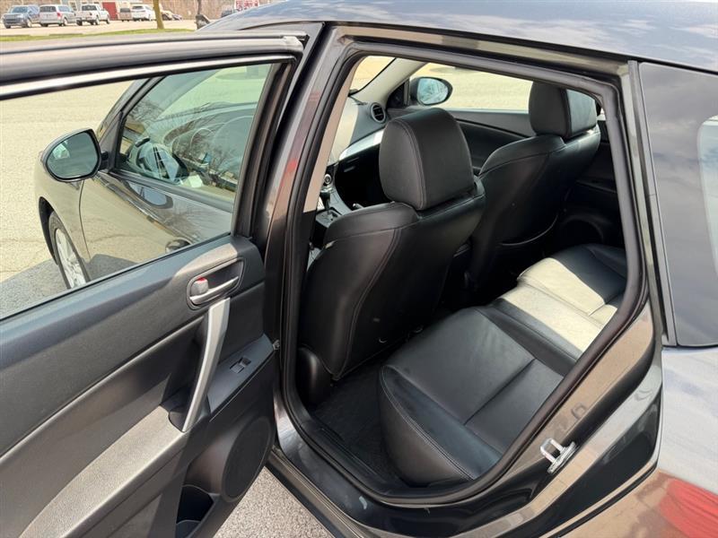 Mazda MAZDA3 i Grand Touring MT 5-Door 2013