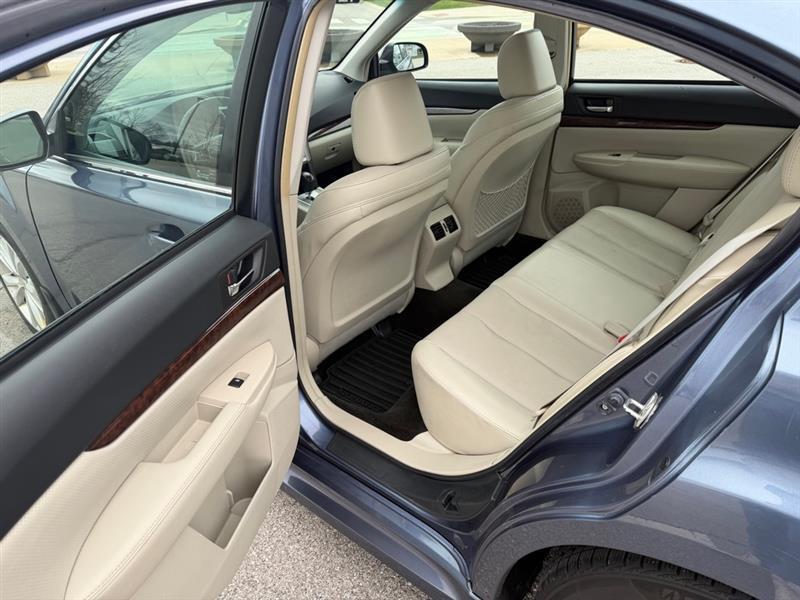 Subaru Legacy 2.5i Limited 2013