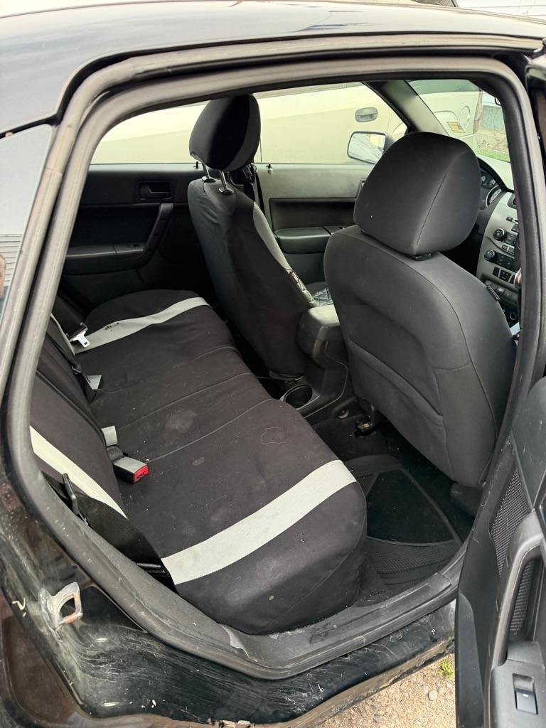 Ford Focus SE Sedan 2010