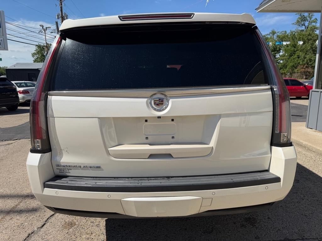 Cadillac Escalade Luxury 4WD 2015