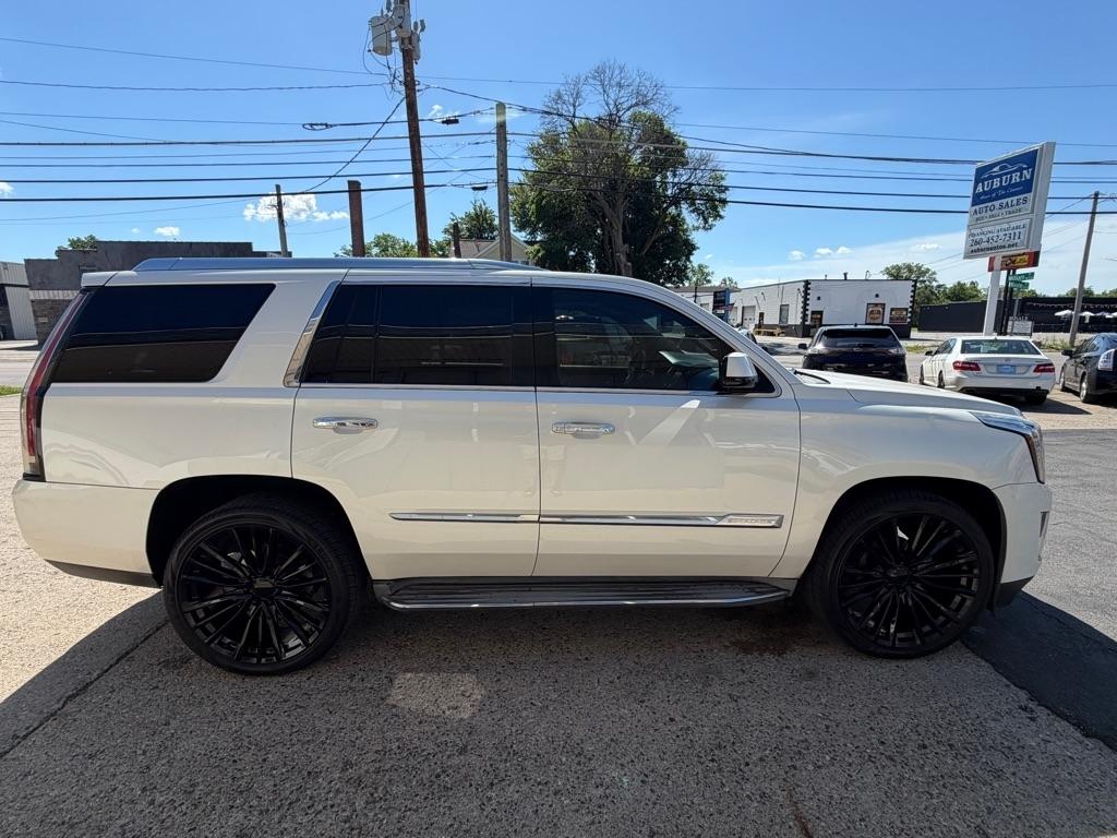 Cadillac Escalade Luxury 4WD 2015