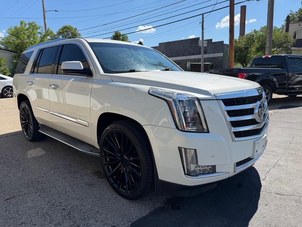 Cadillac Escalade Luxury 4WD 2015