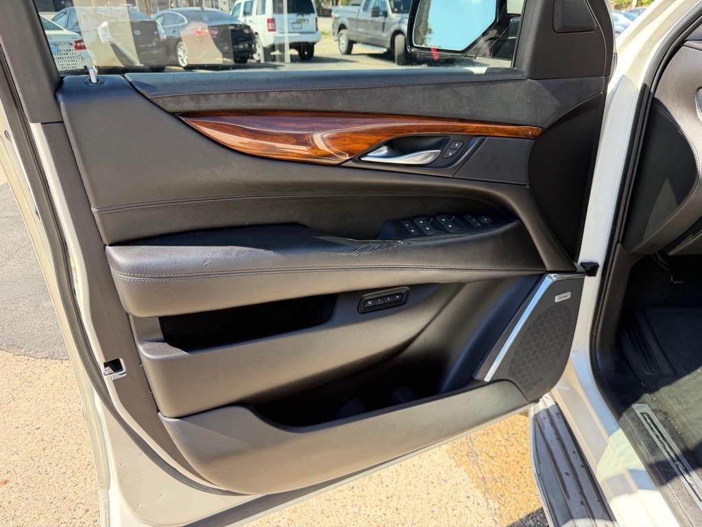Cadillac Escalade Luxury 4WD 2015