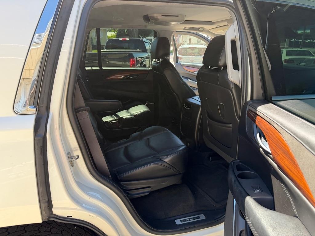 Cadillac Escalade Luxury 4WD 2015