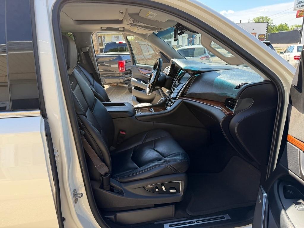 Cadillac Escalade Luxury 4WD 2015