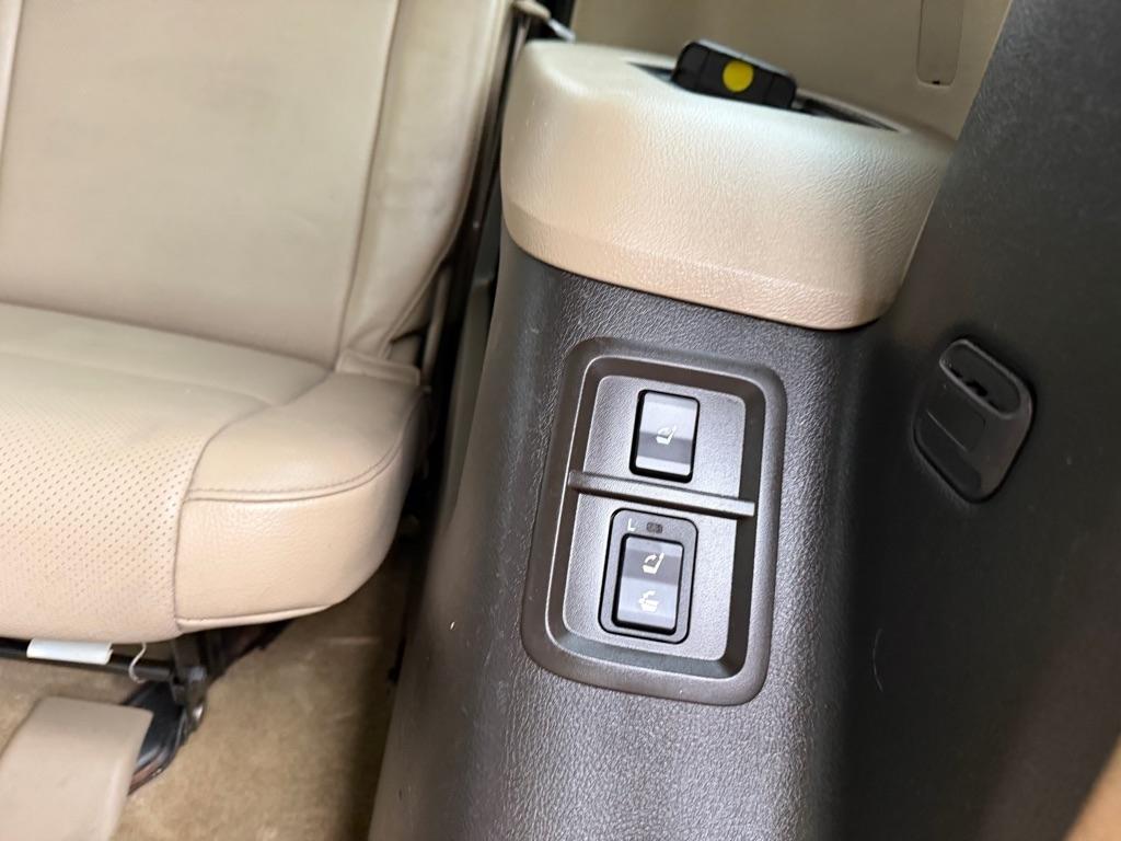 Toyota Sequoia Plantium 4WD 2008