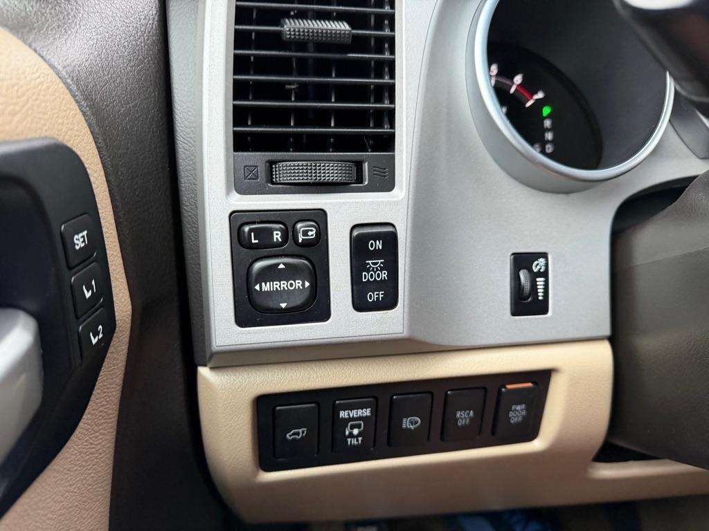 Toyota Sequoia Plantium 4WD 2008