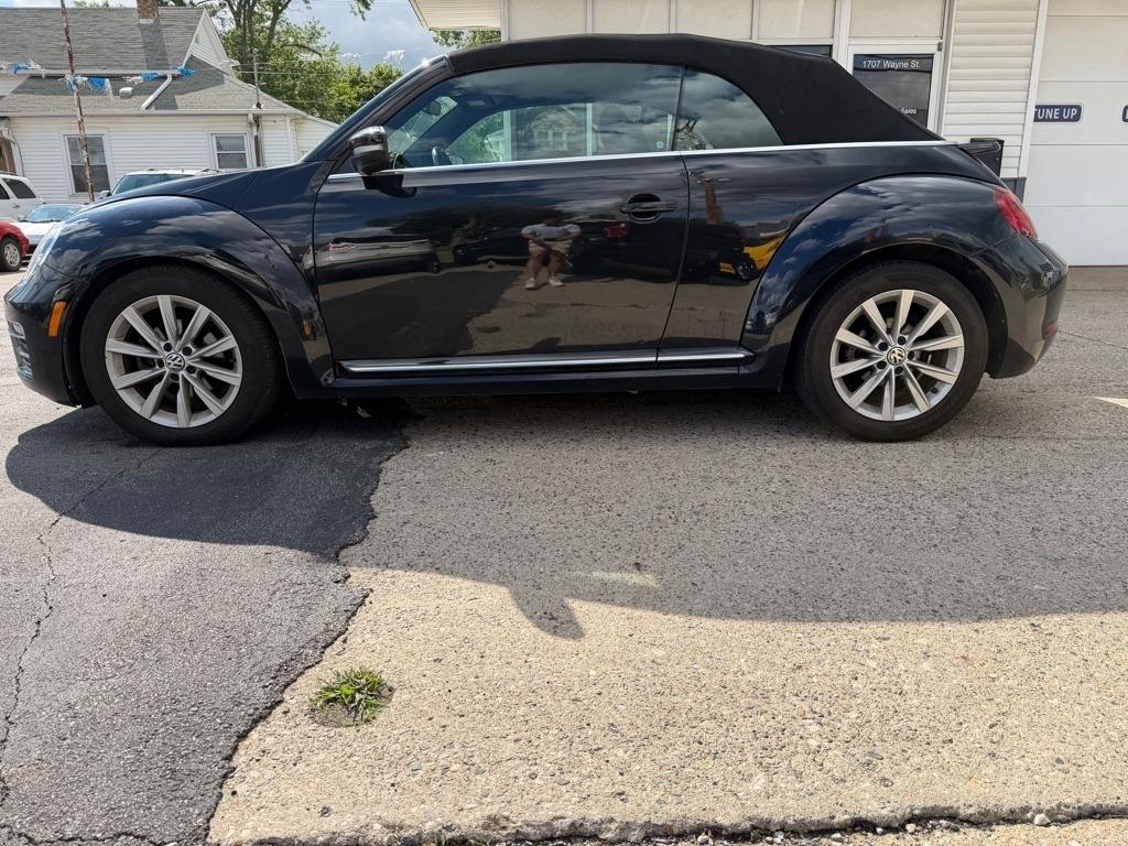 Volkswagen Beetle 1.8T SEL Convertible 2017