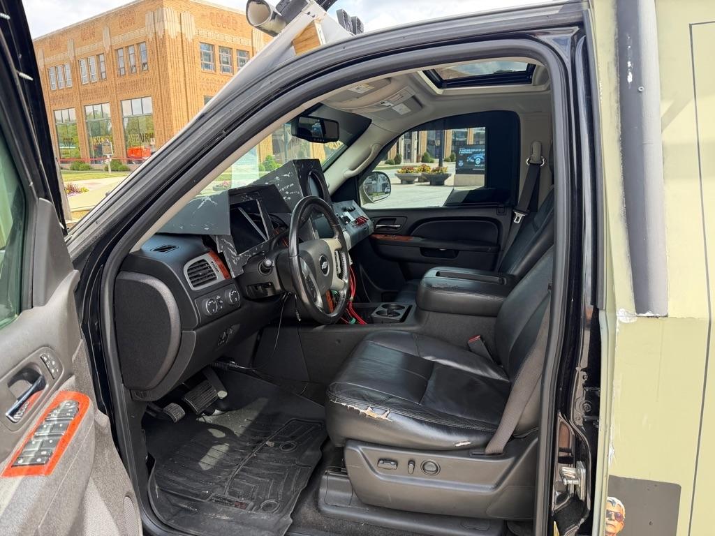 Chevrolet Suburban LT 1500 4WD 2012